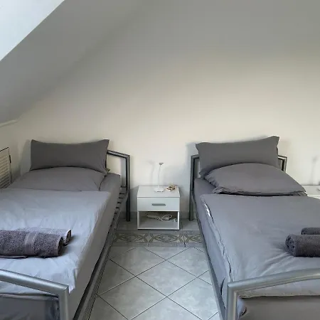 Parkplaetze, Einzelbetten, 2 Balkone, Fast Wi-fi 100 Mbit, Homeoffice, Aufzug, Lichtdurchflutet, Panoramablick Apartment