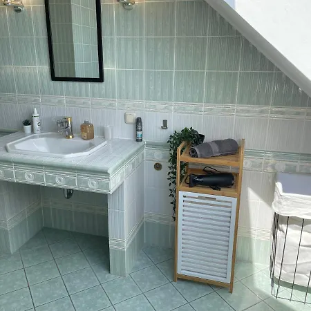 Daire Parkplaetze, Einzelbetten, 2 Balkone, Fast Wi-fi 100 Mbit, Homeoffice, Aufzug, Lichtdurchflutet, Panoramablick *