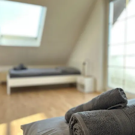 Parkplaetze, Einzelbetten, 2 Balkone, Fast Wi-fi 100 Mbit, Homeoffice, Aufzug, Lichtdurchflutet, Panoramablick * Erlensee