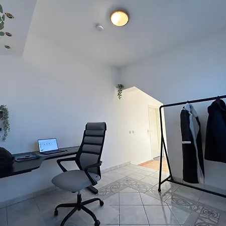 Parkplaetze, Einzelbetten, 2 Balkone, Fast Wi-fi 100 Mbit, Homeoffice, Aufzug, Lichtdurchflutet, Panoramablick Apartment