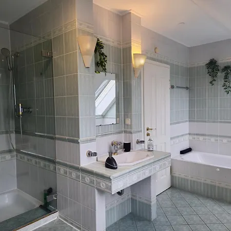 Daire Parkplaetze, Einzelbetten, 2 Balkone, Fast Wi-fi 100 Mbit, Homeoffice, Aufzug, Lichtdurchflutet, Panoramablick Erlensee