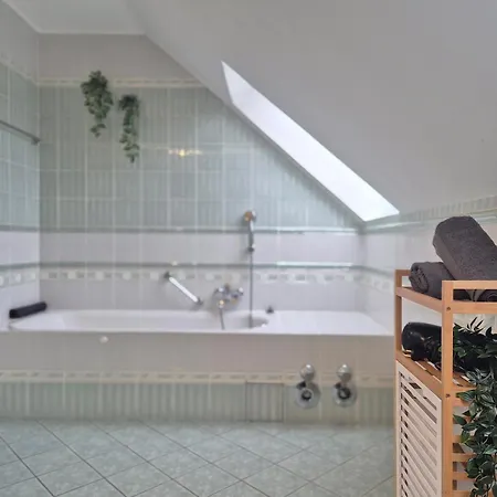 Parkplaetze, Einzelbetten, 2 Balkone, Fast Wi-fi 100 Mbit, Homeoffice, Aufzug, Lichtdurchflutet, Panoramablick * Erlensee