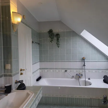 Daire Parkplaetze, Einzelbetten, 2 Balkone, Fast Wi-fi 100 Mbit, Homeoffice, Aufzug, Lichtdurchflutet, Panoramablick *