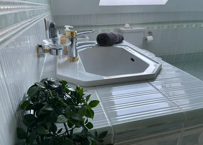 Parkplaetze, Einzelbetten, 2 Balkone, Fast Wi-fi 100 Mbit, Homeoffice, Aufzug, Lichtdurchflutet, Panoramablick * Erlensee