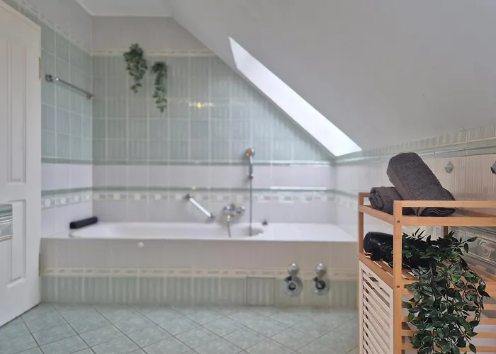 Parkplaetze, Einzelbetten, 2 Balkone, Fast Wi-fi 100 Mbit, Homeoffice, Aufzug, Lichtdurchflutet, Panoramablick * Erlensee